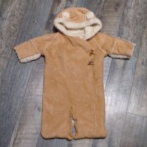 Baby Gap Winter Onesie Jumpsuit Swaddle Teddy Bear Hood Warm Faux Suede Coat